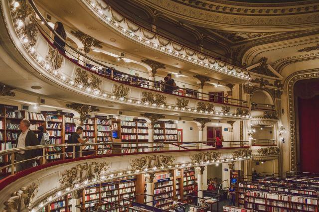 Interior view of library and books in El Ateneo Grand Splendid - Photo Credit: Norali Nayla